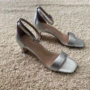 Never worn Naturalizer Iriss Dress Sandle with ankle buckle, size 6